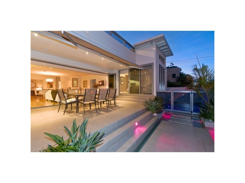 16 Hedges Avenue, Mermaid Beach QLD 4218