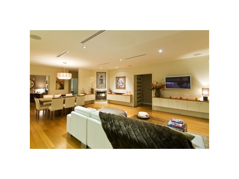 16 Hedges Avenue, Mermaid Beach QLD 4218