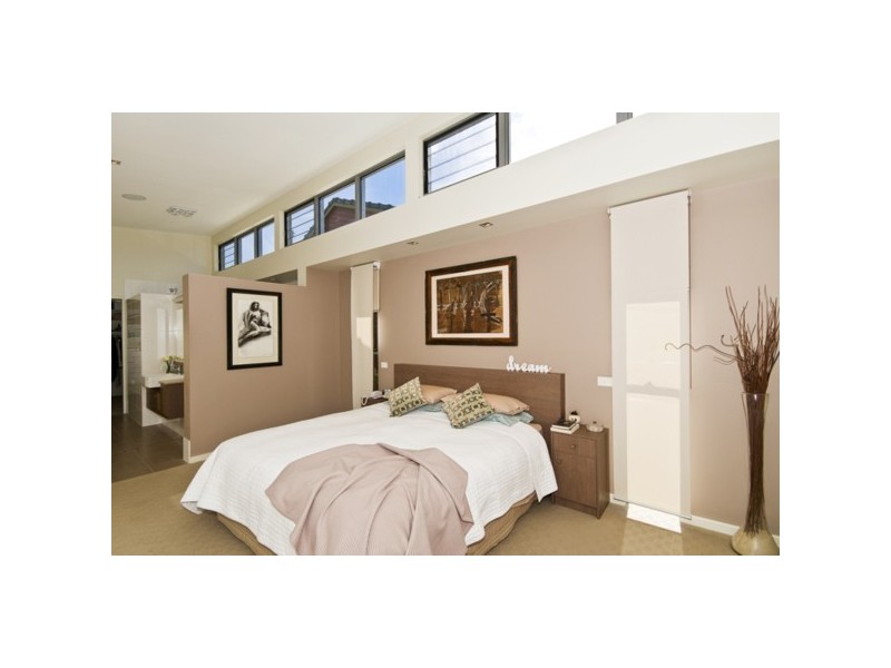 16 Hedges Avenue, Mermaid Beach QLD 4218