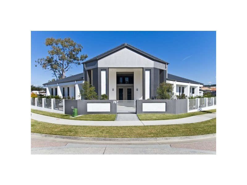 27 Azzurra Drive, Varsity Lakes QLD 4227
