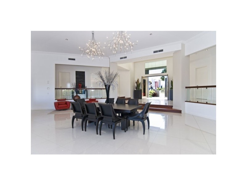 27 Azzurra Drive, Varsity Lakes QLD 4227