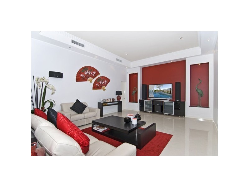 27 Azzurra Drive, Varsity Lakes QLD 4227