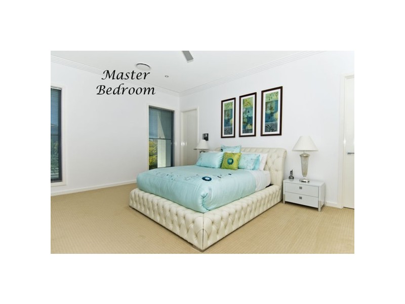 27 Azzurra Drive, Varsity Lakes QLD 4227