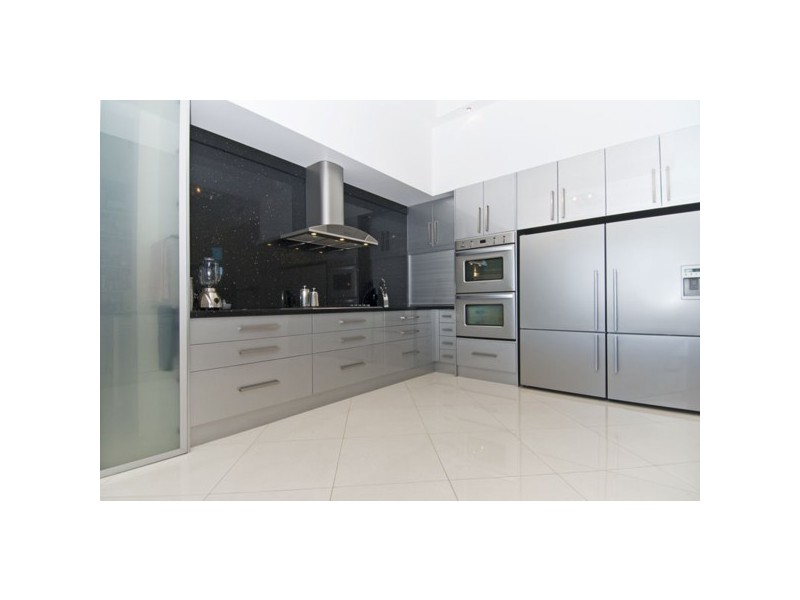 27 Azzurra Drive, Varsity Lakes QLD 4227