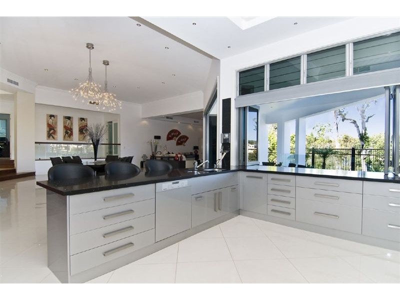 27 Azzurra Drive, Varsity Lakes QLD 4227