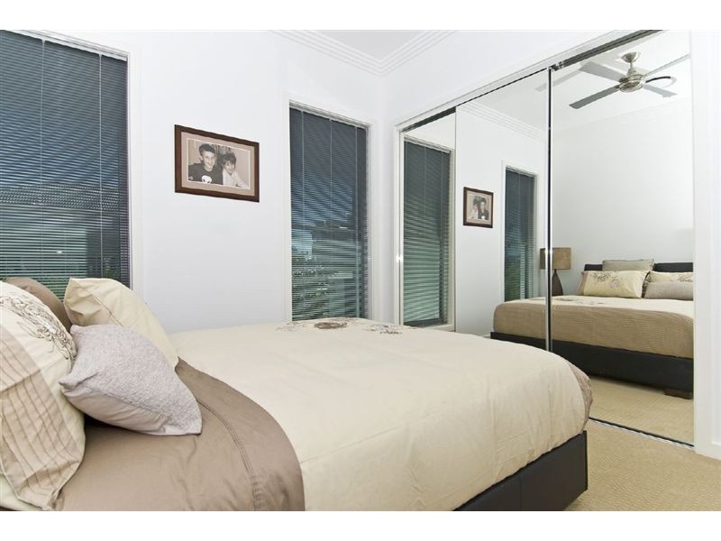27 Azzurra Drive, Varsity Lakes QLD 4227