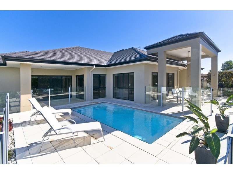 32 Compass Court, Mermaid Waters QLD 4218