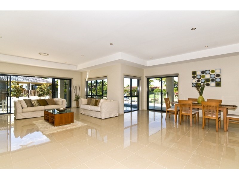 32 Compass Court, Mermaid Waters QLD 4218