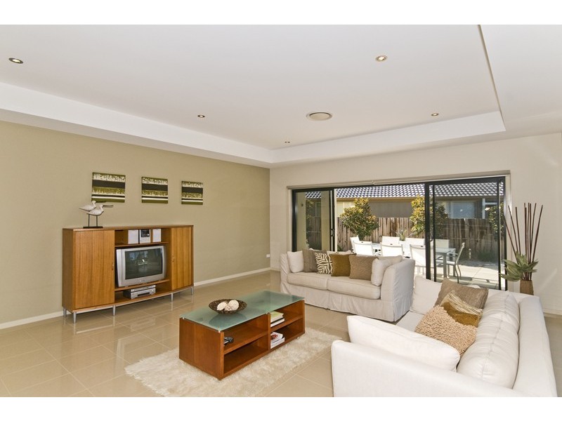 32 Compass Court, Mermaid Waters QLD 4218