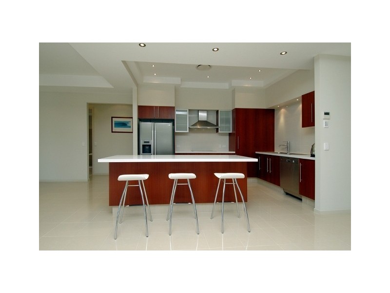 32 Compass Court, Mermaid Waters QLD 4218