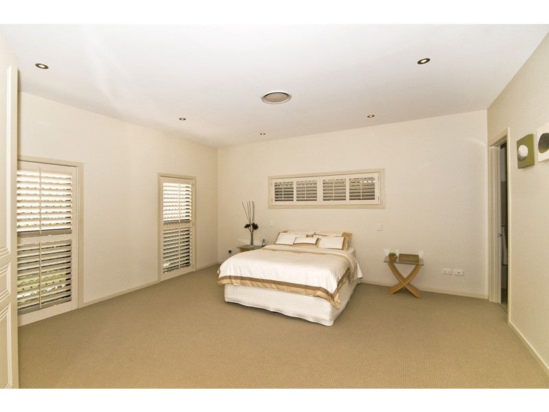 32 Compass Court, Mermaid Waters QLD 4218