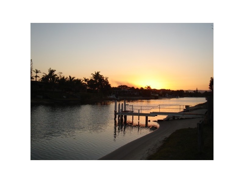 24 Kurrawa Avenue, Mermaid Waters QLD 4218