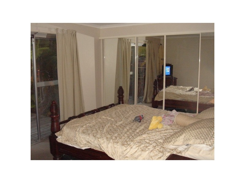 24 Kurrawa Avenue, Mermaid Waters QLD 4218