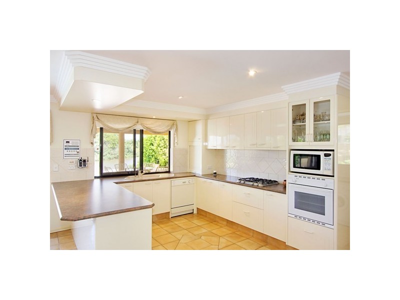 17 Donegal Crescent, Sorrento QLD 4217