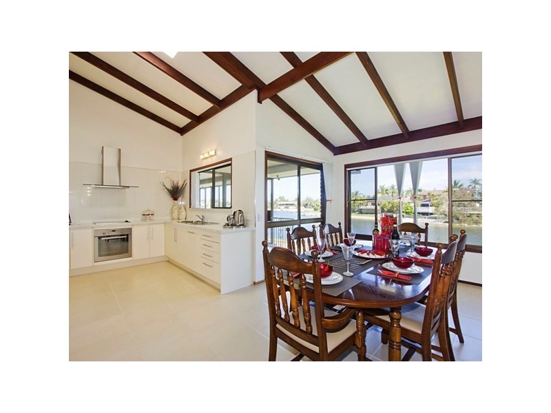 11 Weatherly Avenue, Mermaid Waters QLD 4218