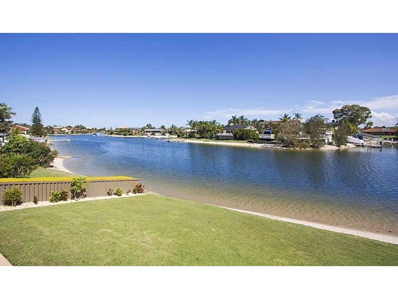 11 Weatherly Avenue, Mermaid Waters QLD 4218