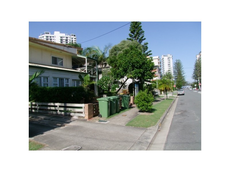 19 Second Avenue, Broadbeach QLD 4218