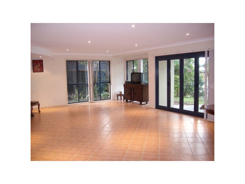 36 T E Peters Drive, Broadbeach Waters QLD 4218