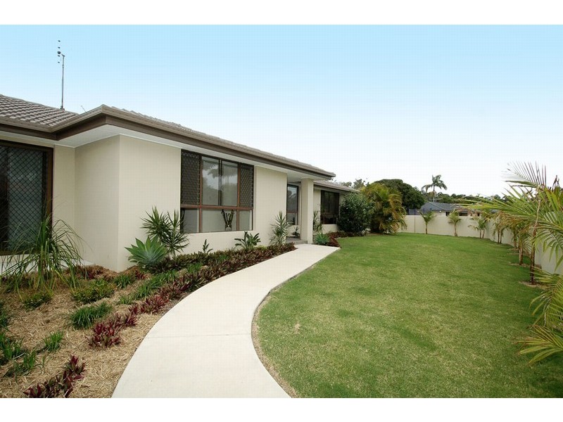 2 Karratha Court, Mermaid Waters QLD 4218