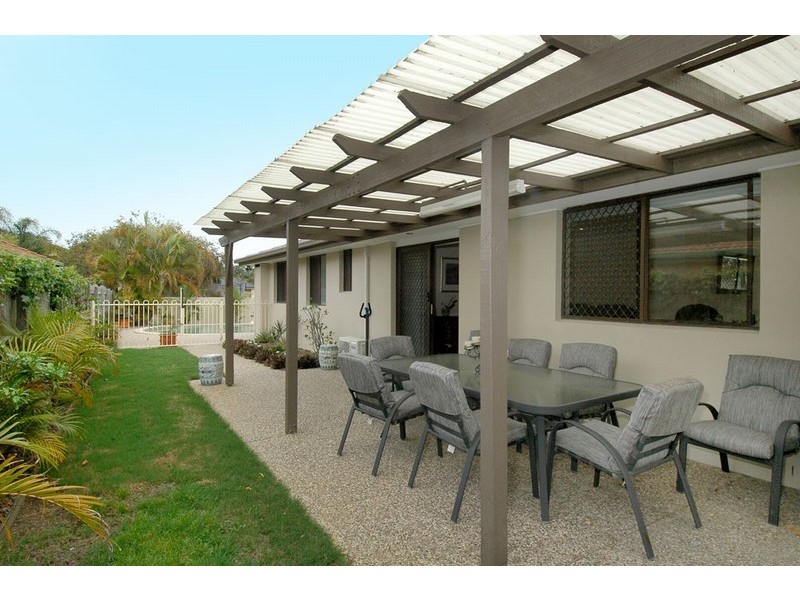 2 Karratha Court, Mermaid Waters QLD 4218