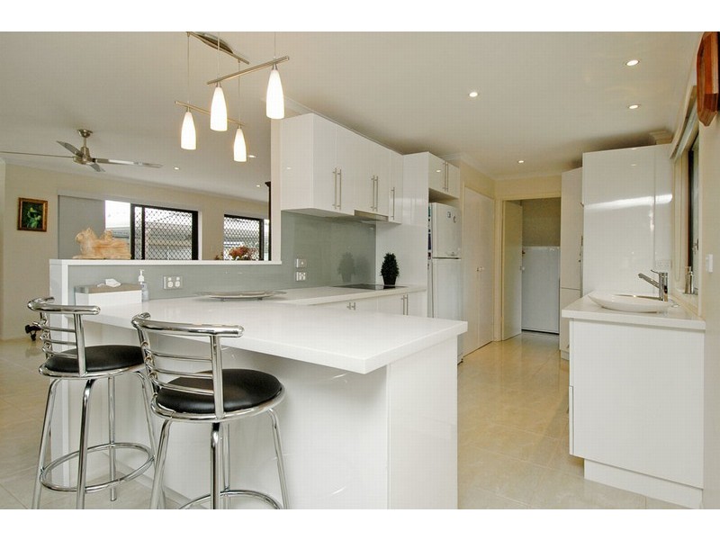 2 Karratha Court, Mermaid Waters QLD 4218