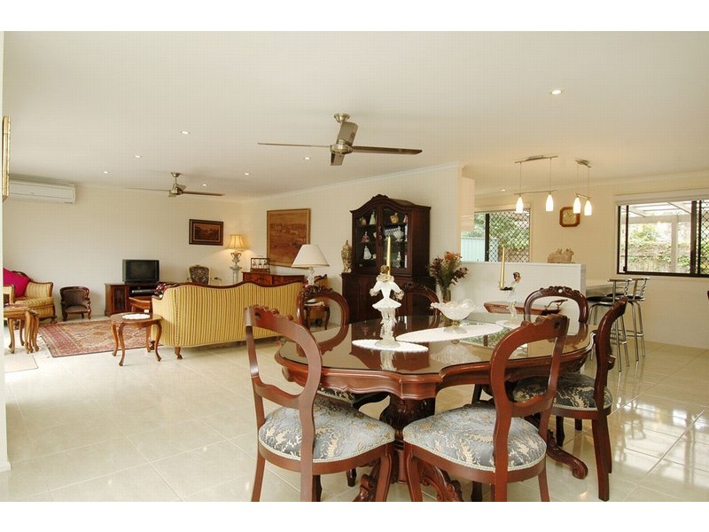 2 Karratha Court, Mermaid Waters QLD 4218