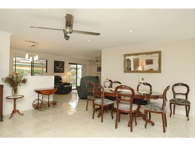 2 Karratha Court, Mermaid Waters QLD 4218