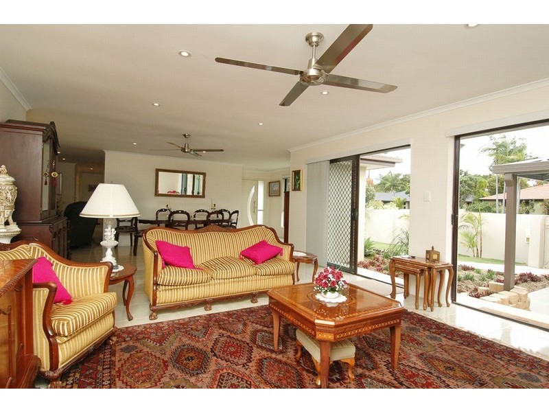 2 Karratha Court, Mermaid Waters QLD 4218