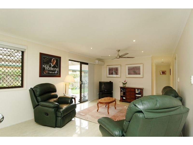 2 Karratha Court, Mermaid Waters QLD 4218