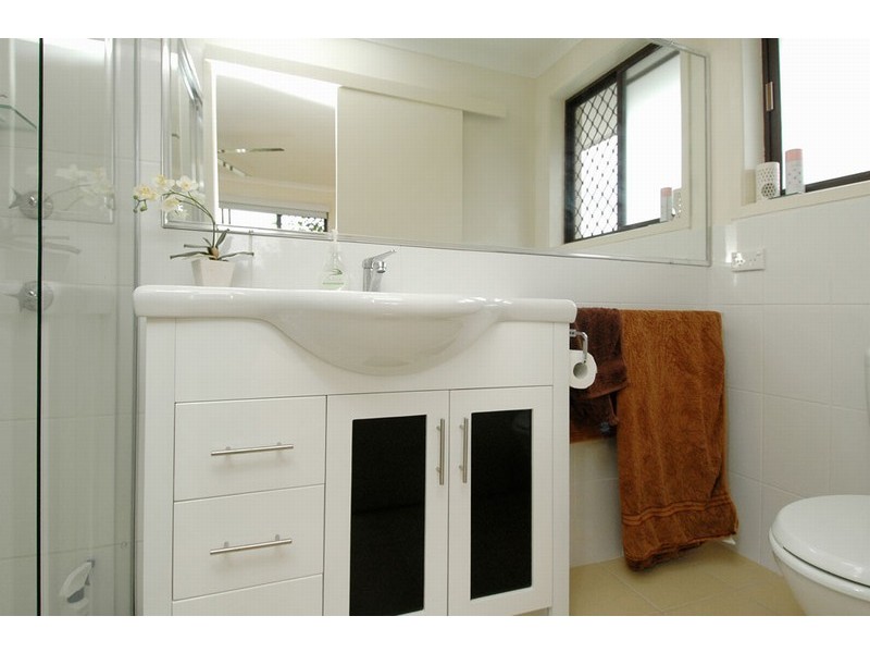 2 Karratha Court, Mermaid Waters QLD 4218