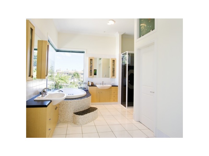 7 Seagull Avenue, Mermaid Beach QLD 4218