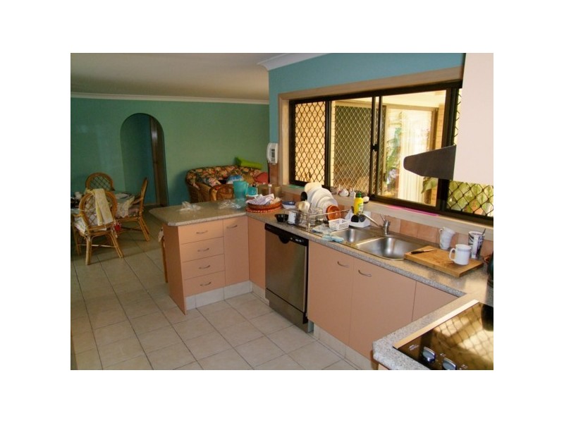 4 Nicolson Court, Mermaid Waters QLD 4218