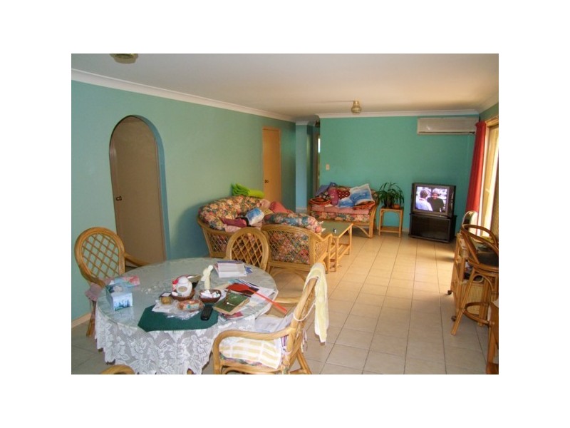 4 Nicolson Court, Mermaid Waters QLD 4218