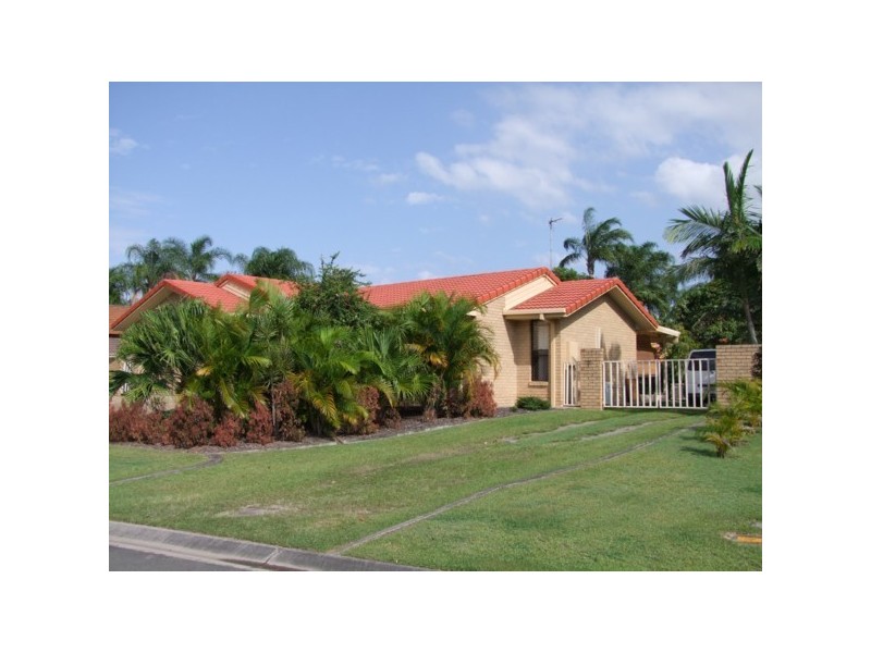 4 Nicolson Court, Mermaid Waters QLD 4218