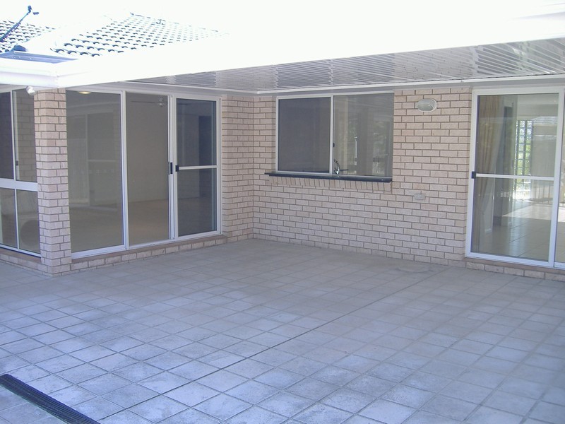 148 Santa Cruz Boulevard, Clear Island Waters QLD 4226