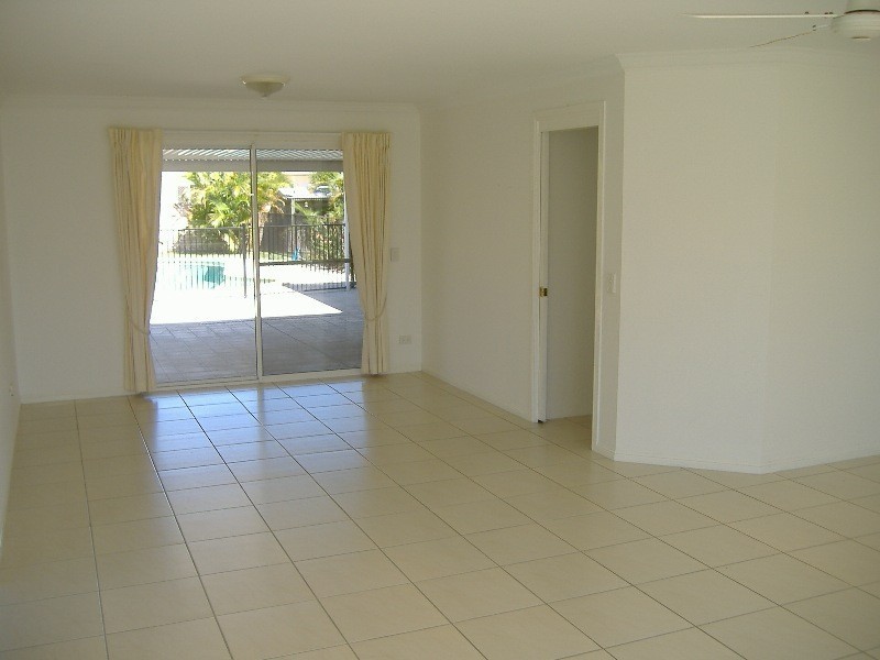 148 Santa Cruz Boulevard, Clear Island Waters QLD 4226