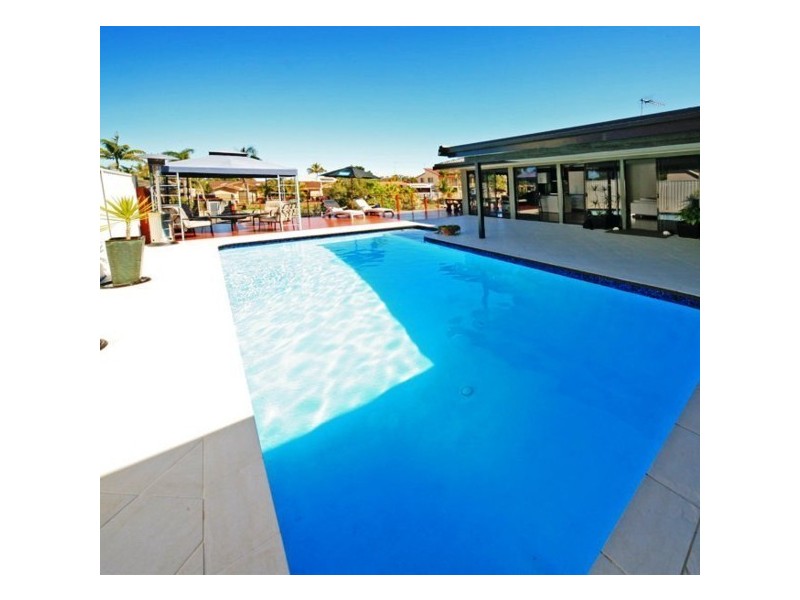 10 Pensacola Court, Broadbeach Waters QLD 4218