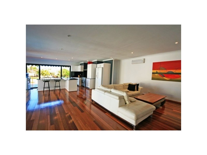 10 Pensacola Court, Broadbeach Waters QLD 4218