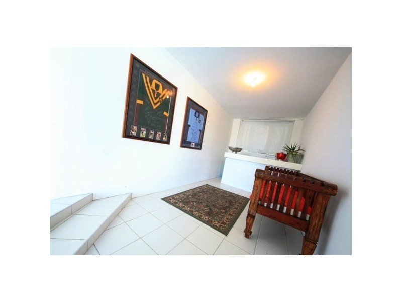 10 Pensacola Court, Broadbeach Waters QLD 4218