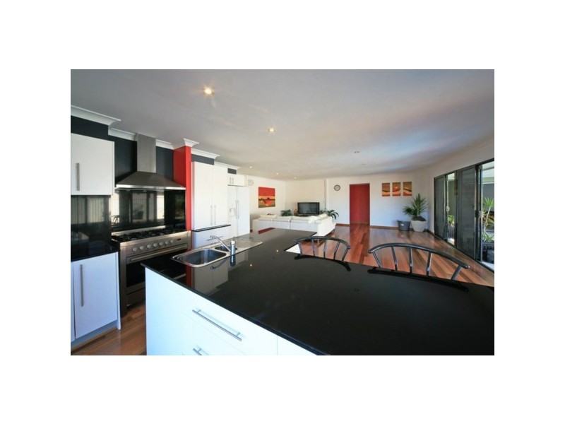 10 Pensacola Court, Broadbeach Waters QLD 4218