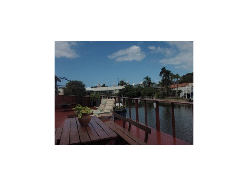 10 Pensacola Court, Broadbeach Waters QLD 4218