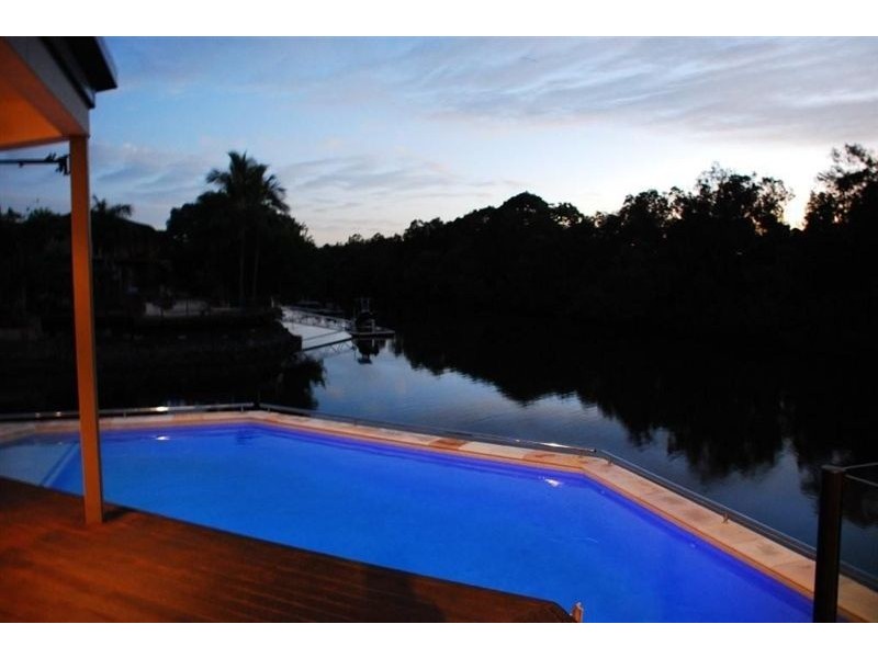 16 Monterey Court, Broadbeach Waters QLD 4218