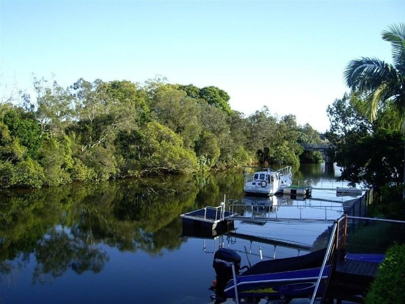 16 Monterey Court, Broadbeach Waters QLD 4218