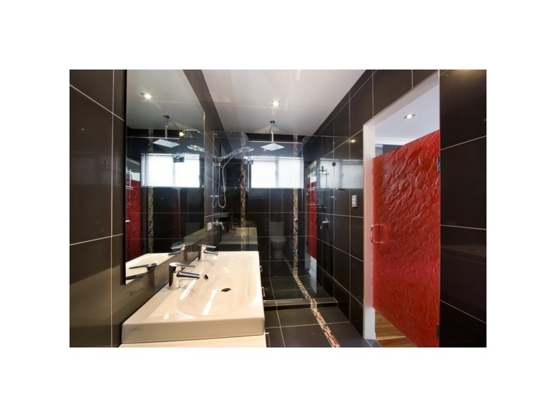 111 Petrel Avenue, Mermaid Beach QLD 4218