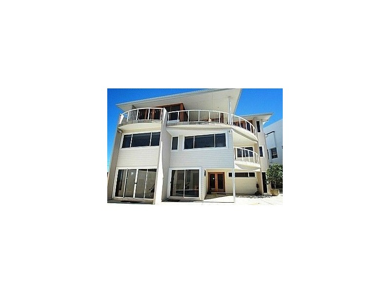 98 Hedges Avenue, Mermaid Beach QLD 4218