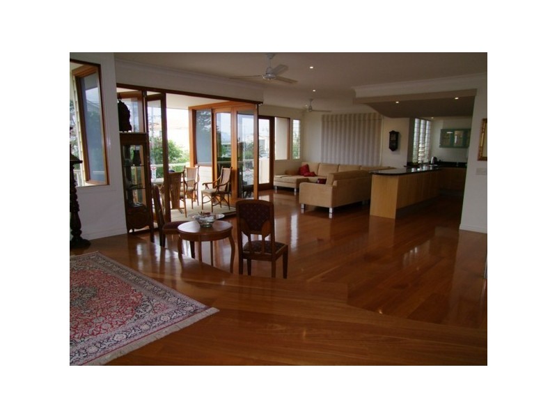 98 Hedges Avenue, Mermaid Beach QLD 4218