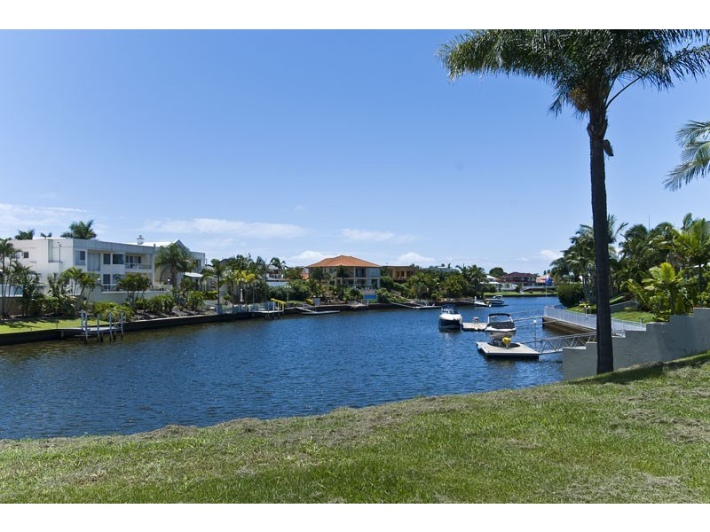 35 Portobello Drive, Mermaid Waters QLD 4218