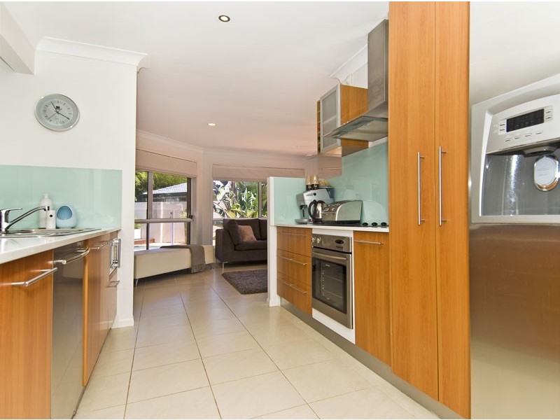 35 Portobello Drive, Mermaid Waters QLD 4218
