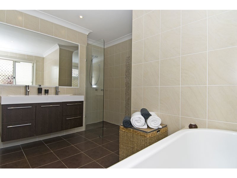 35 Portobello Drive, Mermaid Waters QLD 4218