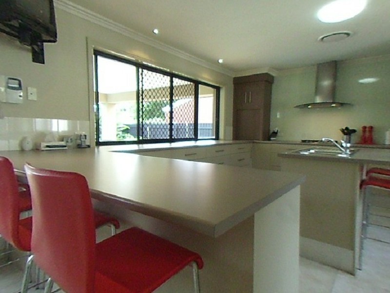 10 Saxonvale Tce, Mermaid Waters QLD 4218